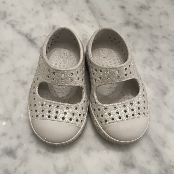 Silver Glitter Mary Jane Native Shoes Size 4 - Picture 1 of 7